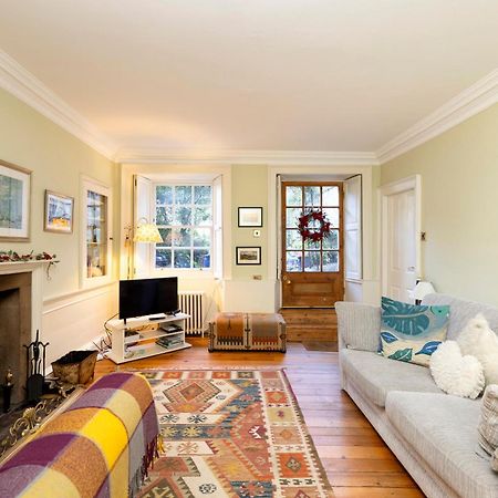 Joivy Beautiful Apartment, Private Garden, Calton Hill Единбург Екстериор снимка