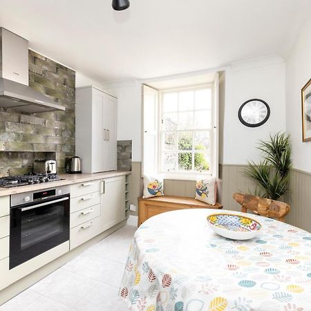Joivy Beautiful Apartment, Private Garden, Calton Hill Единбург Екстериор снимка