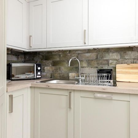 Joivy Beautiful Apartment, Private Garden, Calton Hill Единбург Екстериор снимка