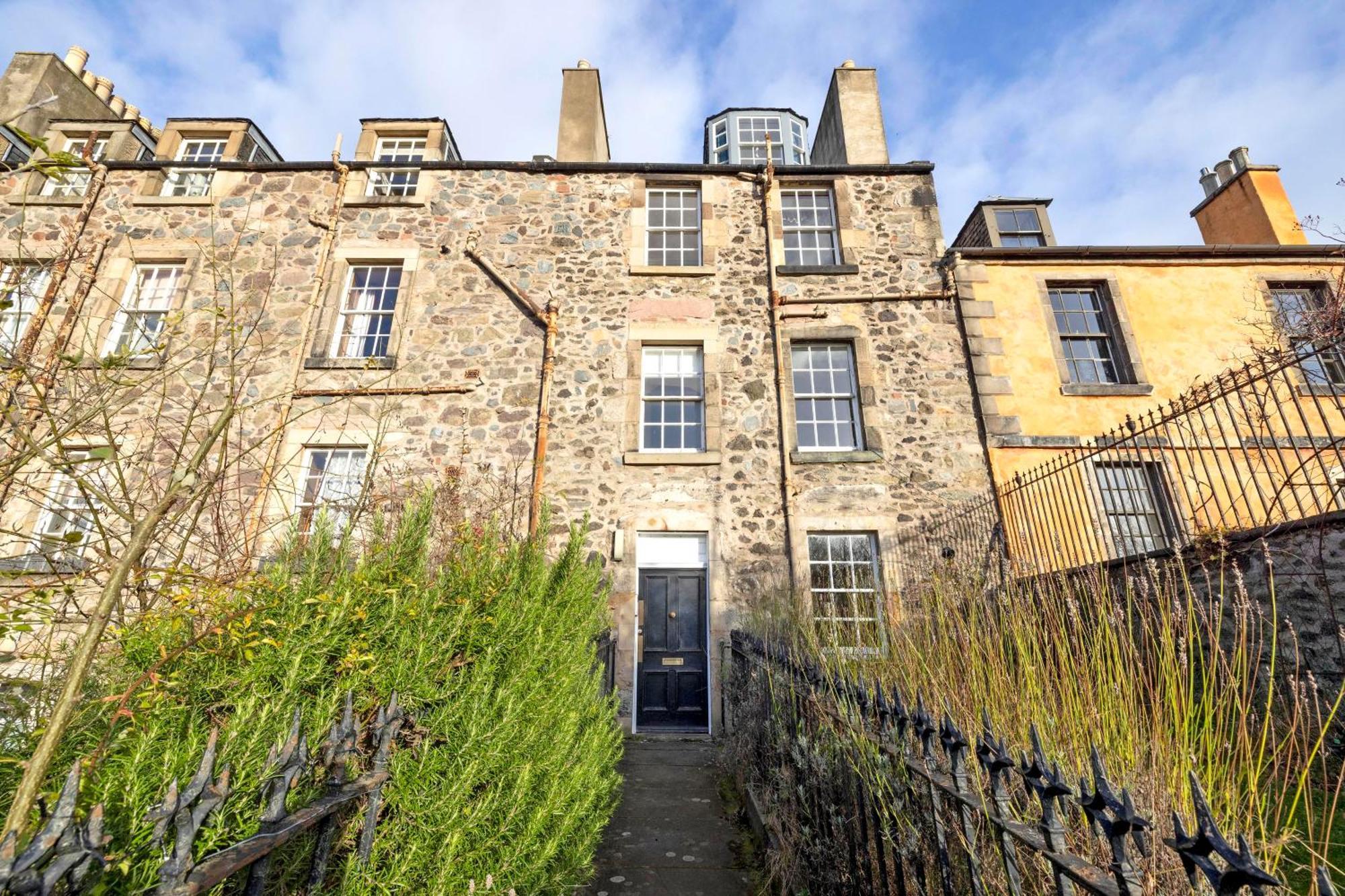 Joivy Beautiful Apartment, Private Garden, Calton Hill Единбург Екстериор снимка