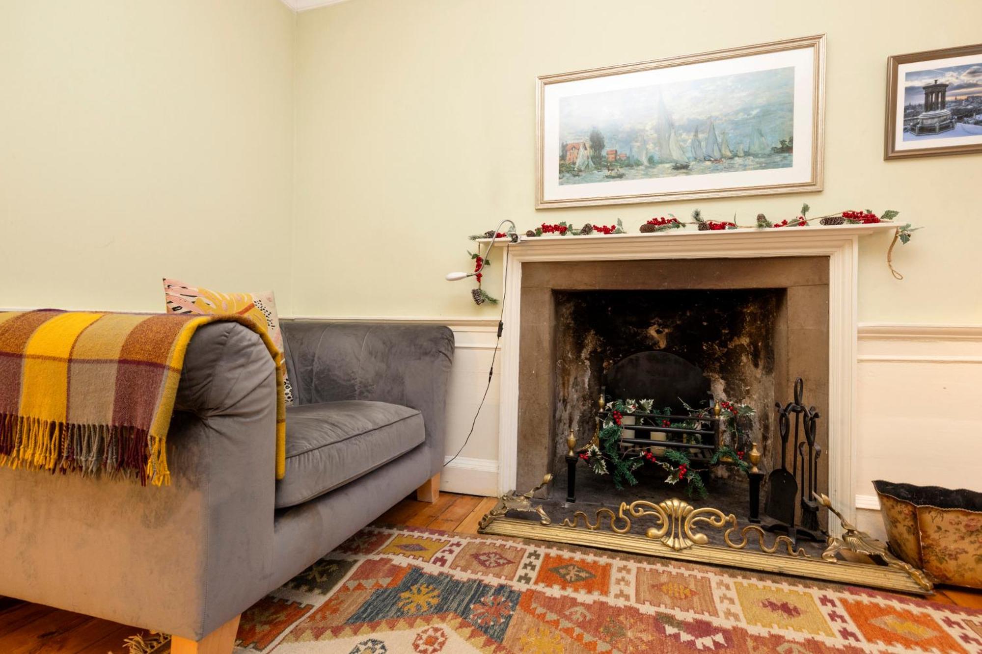 Joivy Beautiful Apartment, Private Garden, Calton Hill Единбург Екстериор снимка