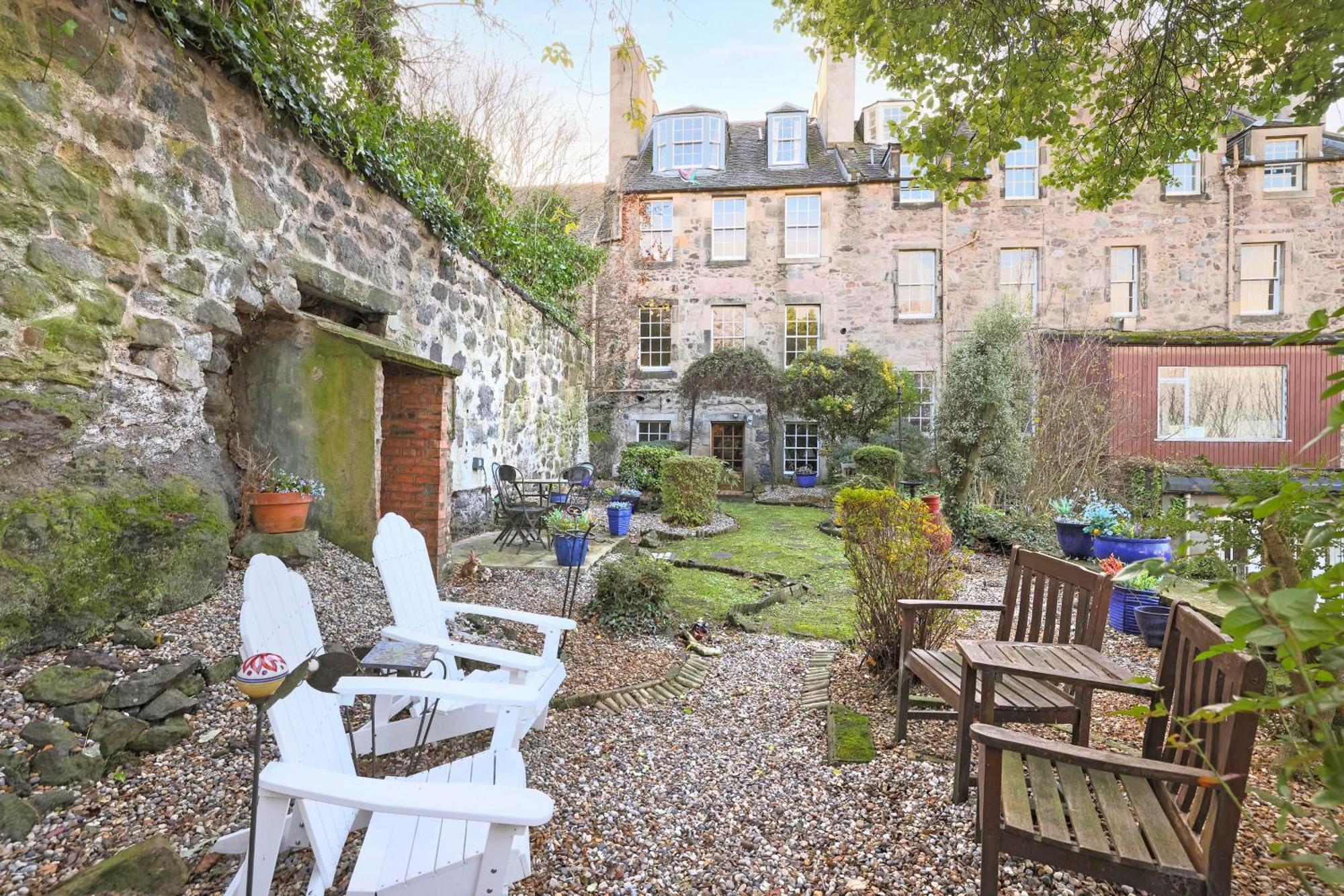 Joivy Beautiful Apartment, Private Garden, Calton Hill Единбург Екстериор снимка