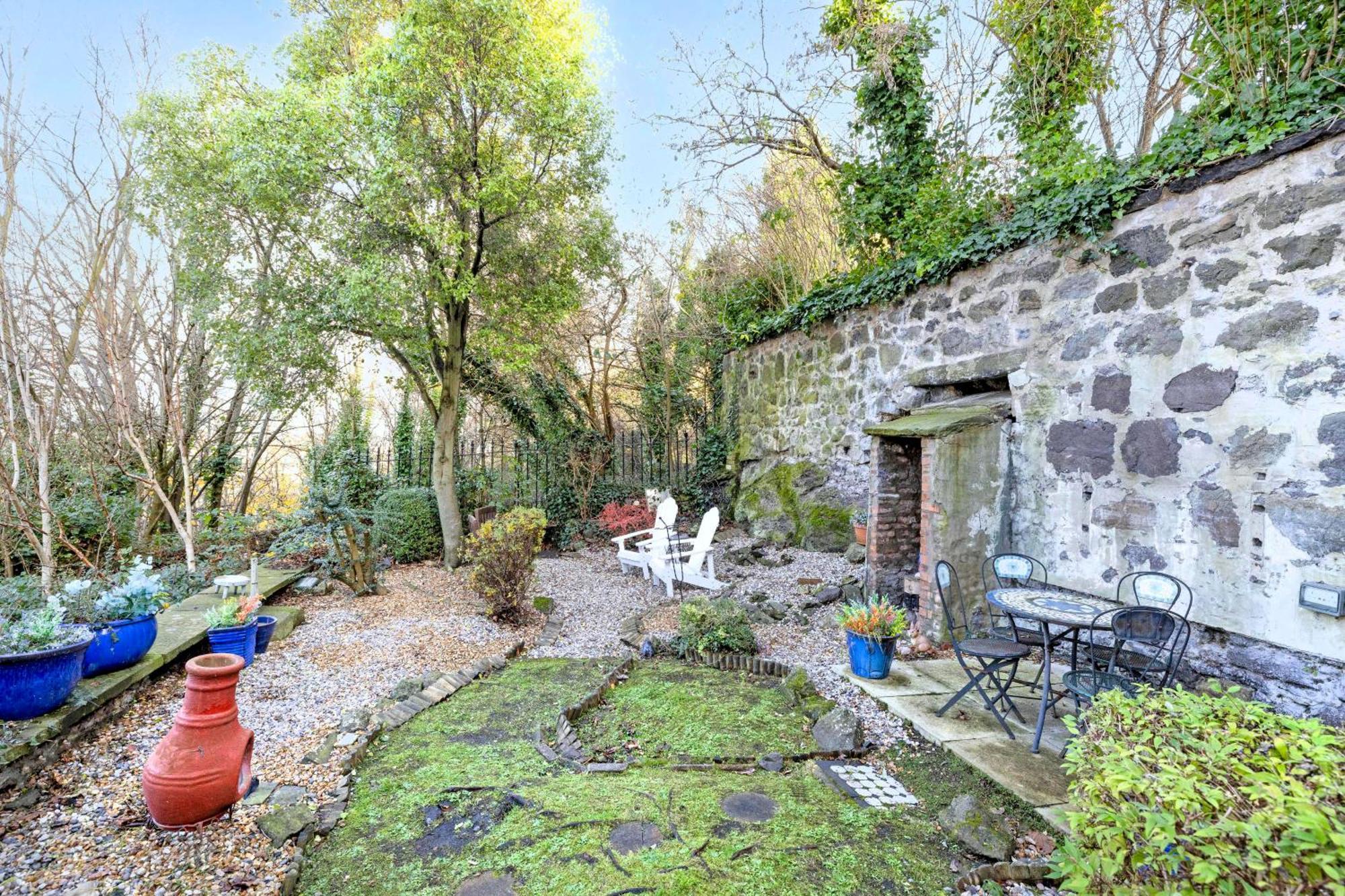 Joivy Beautiful Apartment, Private Garden, Calton Hill Единбург Екстериор снимка