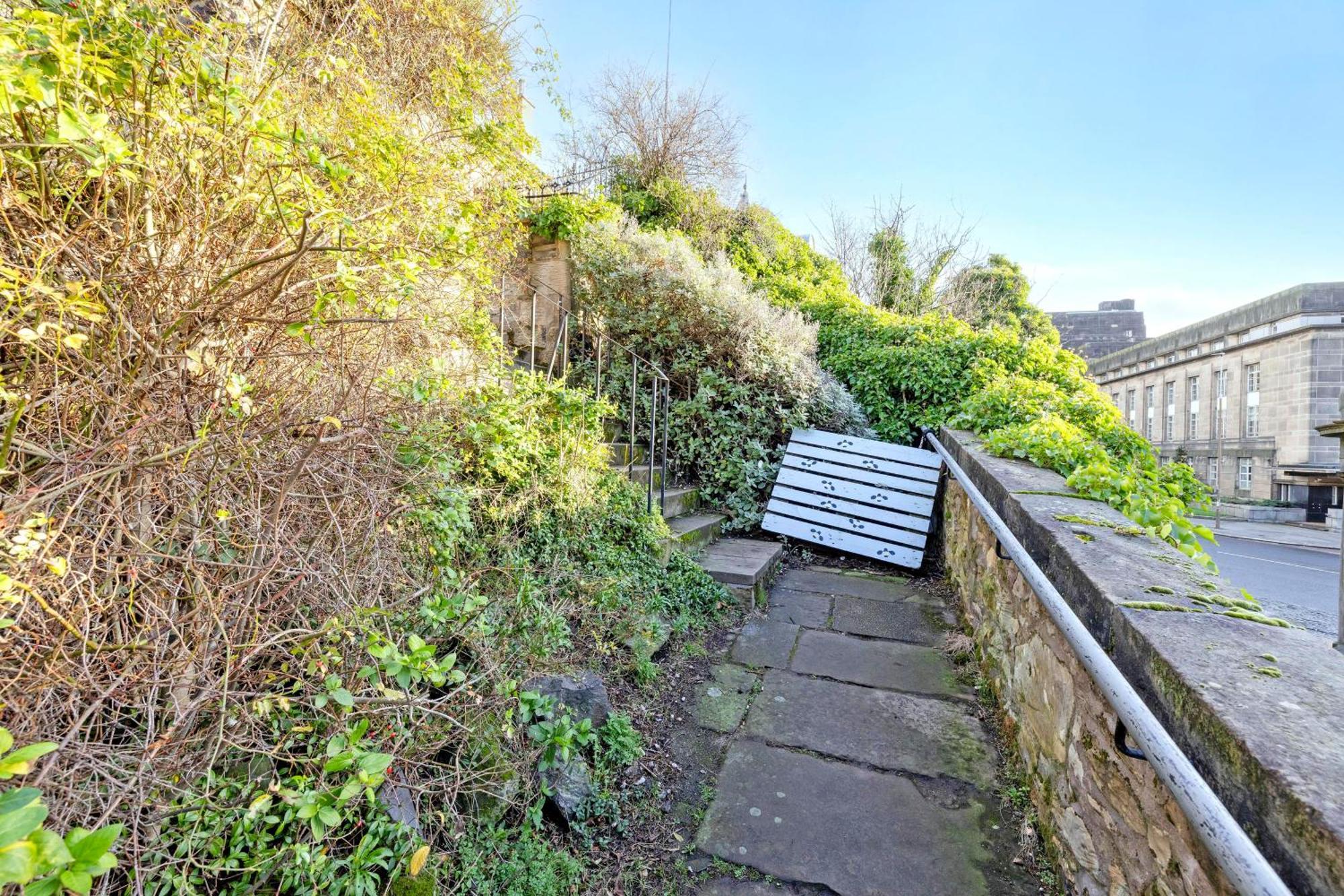 Joivy Beautiful Apartment, Private Garden, Calton Hill Единбург Екстериор снимка