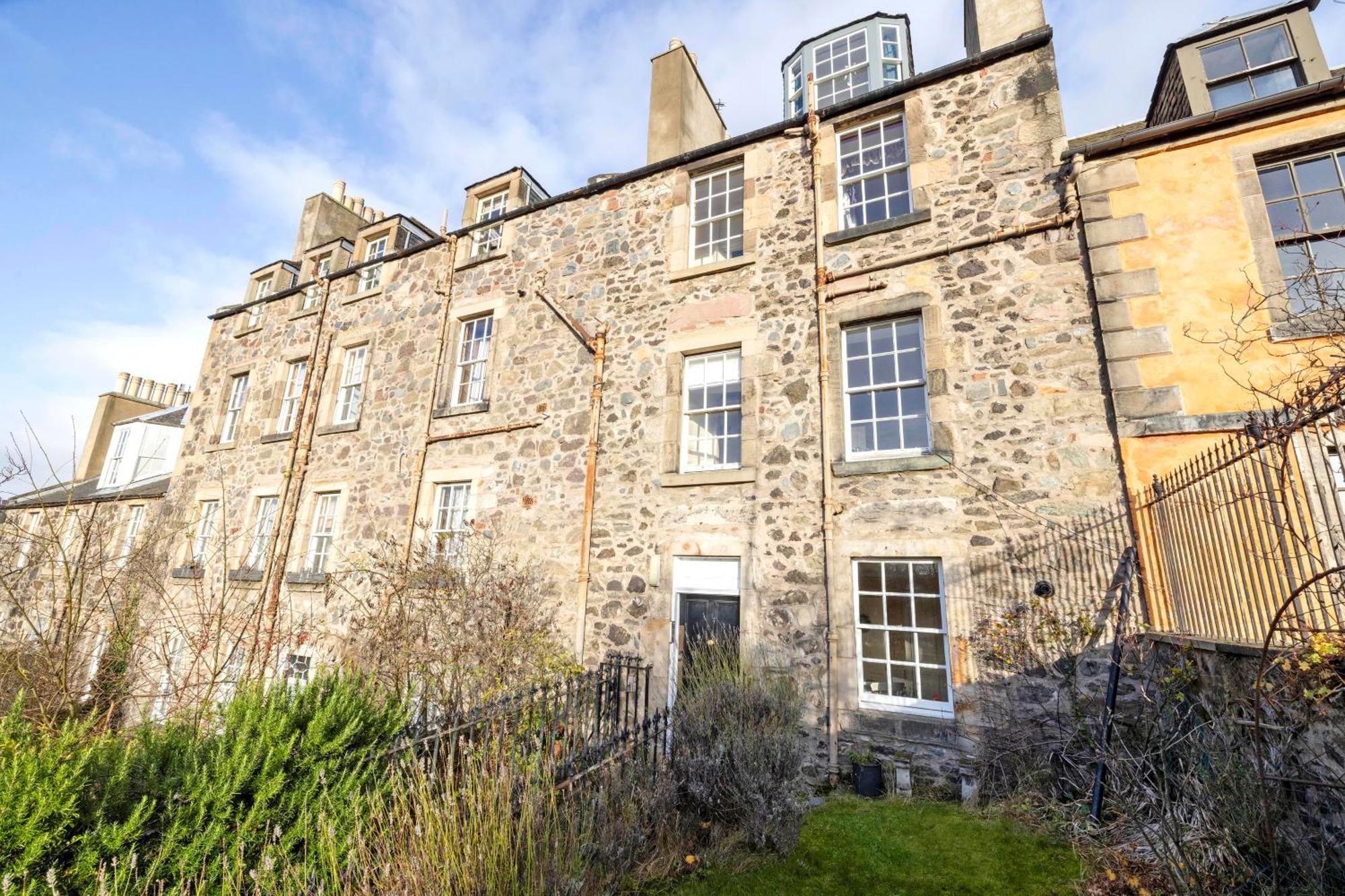 Joivy Beautiful Apartment, Private Garden, Calton Hill Единбург Екстериор снимка