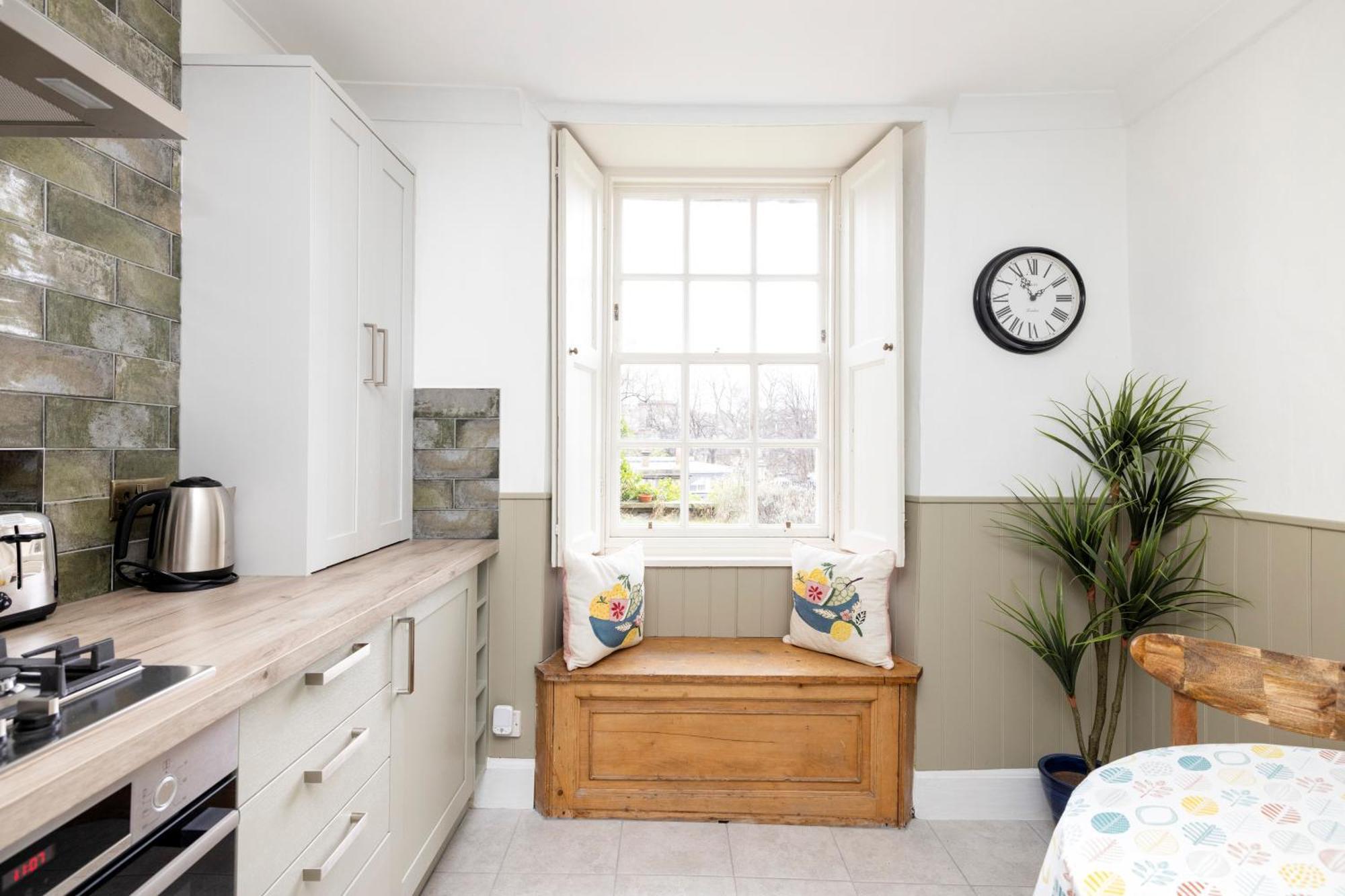 Joivy Beautiful Apartment, Private Garden, Calton Hill Единбург Екстериор снимка